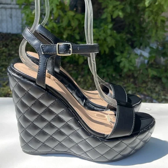 Size 8.5 Last Chance Qupid Black Quilted Faux Leather Ankle Strap Platform Wedge - Picture 7 of 11